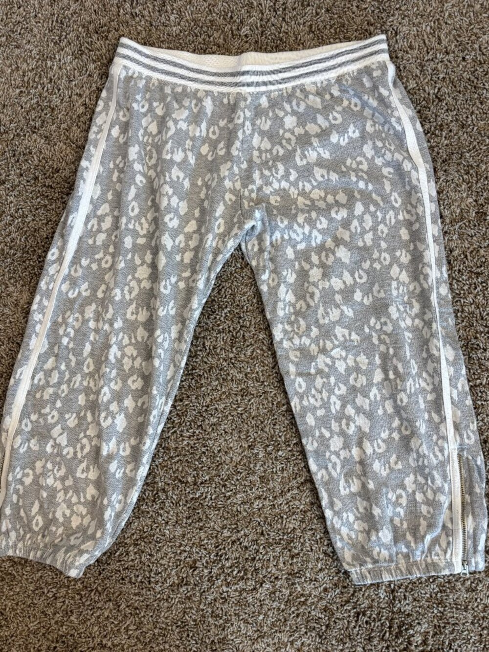 Hardtail sweatpants-grey cheetah print-Zipper ankles-(L)-New w/o tags